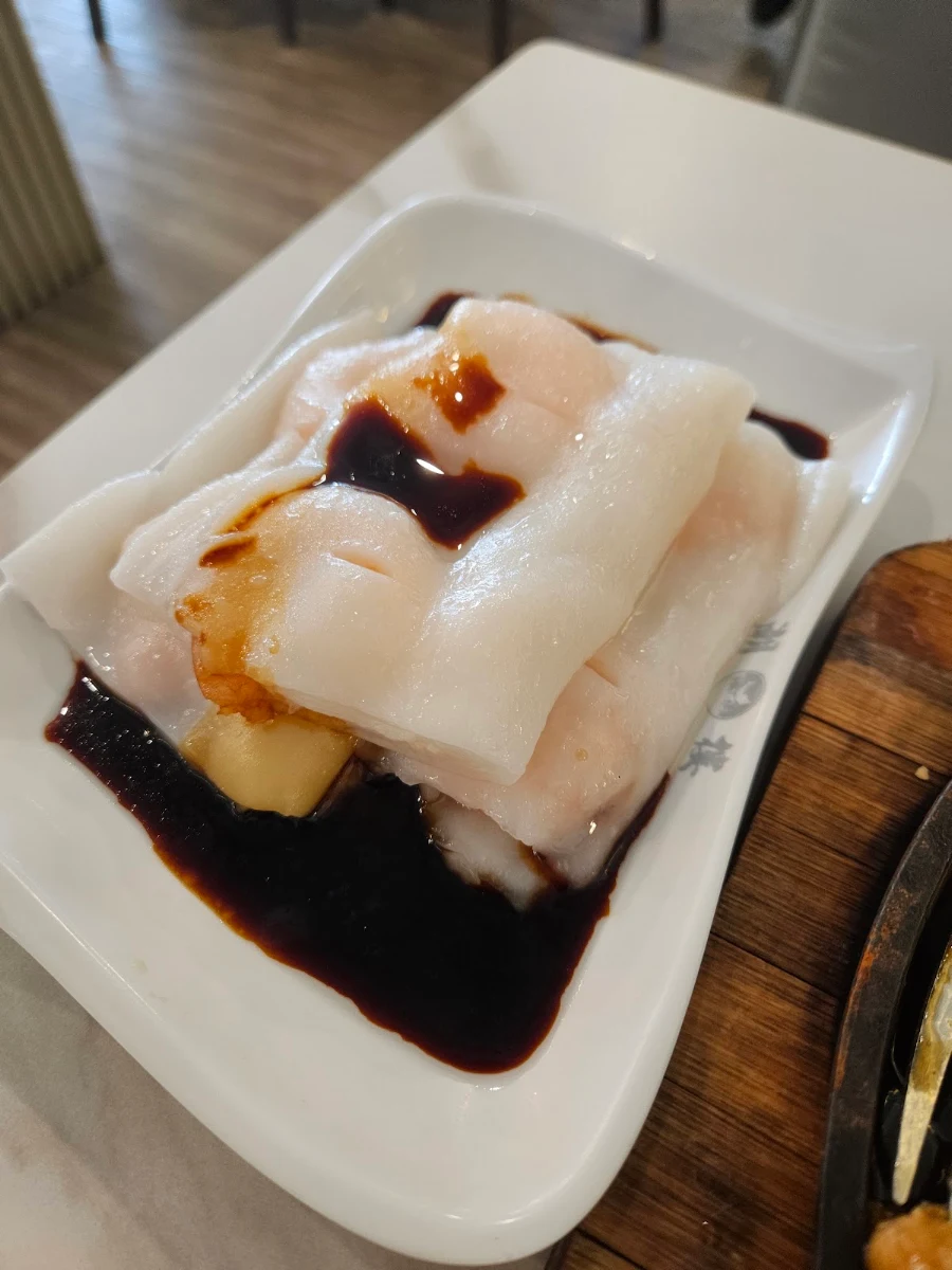 Steamed Rice Flour Rolls with Soy Sauce 齋腸粉, Yan's House